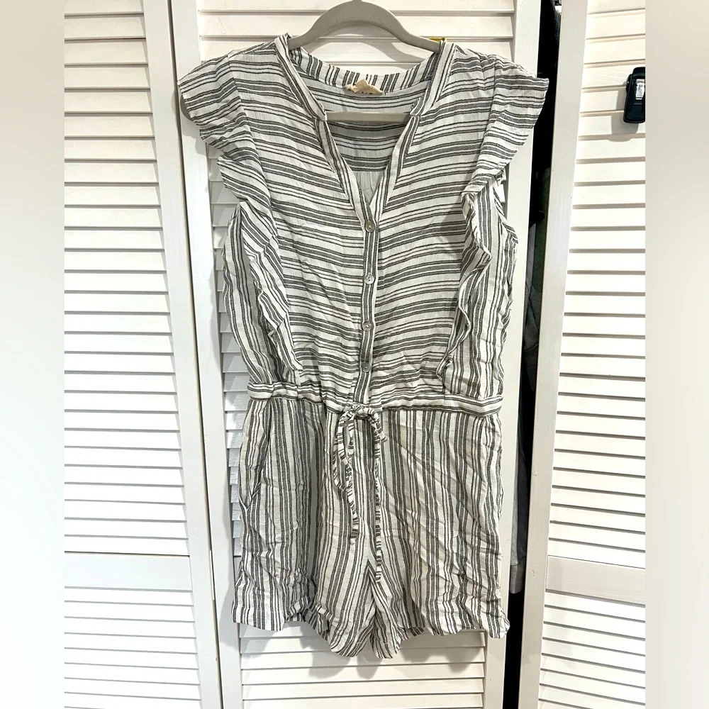 Striped Ruffle Romper - Picture 2 of 3